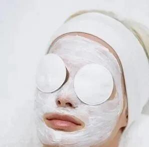 面膜敷完到底要不要洗？一次說(shuō)清貼片面膜的正確用法